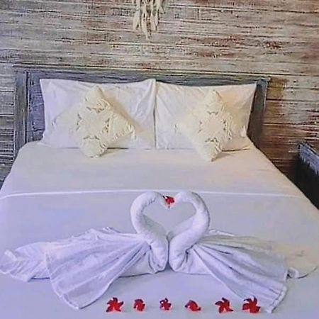 Sarinah Beach - Bistro & Bungalow Batununggul Exteriér fotografie